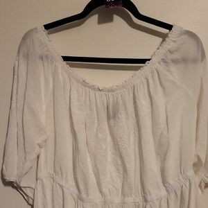 Torrid 3x White Embroidered Blouse --- 055